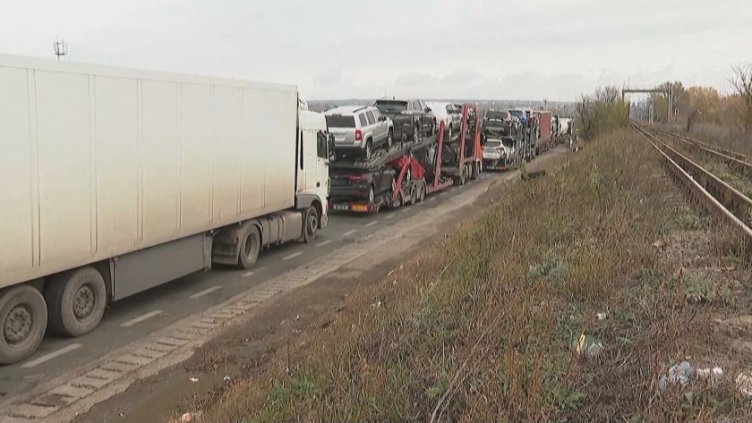 Тирове чакат с часове на границата с Румъния