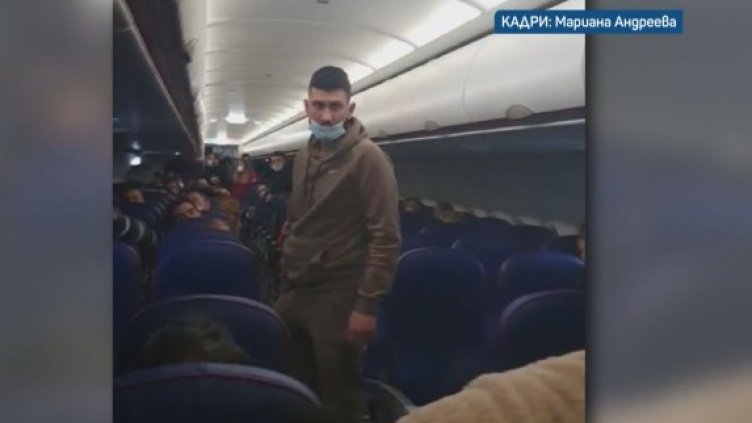 Блокираните българи в Германия кацнаха в София