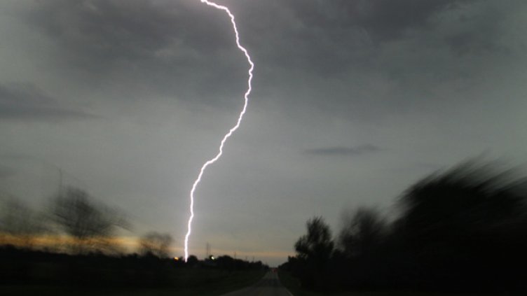 Какво да правим по време на гръмотевична буря?