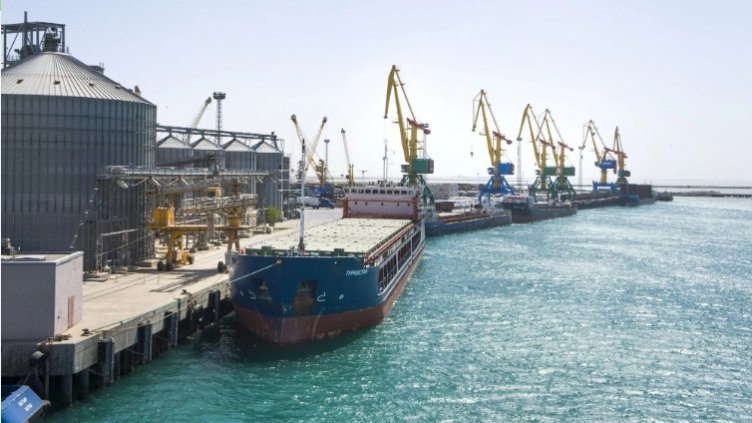 Гасиха пожар на Пристанище Варна