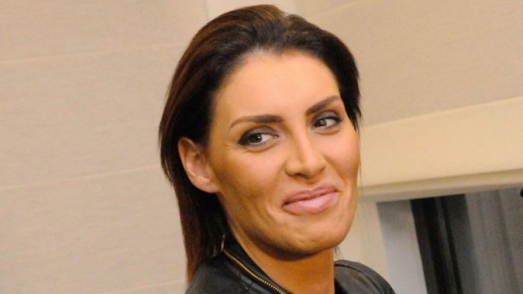 Черната Златка на нож със свекърва си