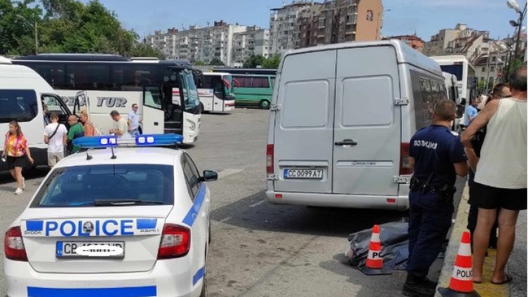 Шофьор на маршрутка почина внезапно на автогарата във Варна