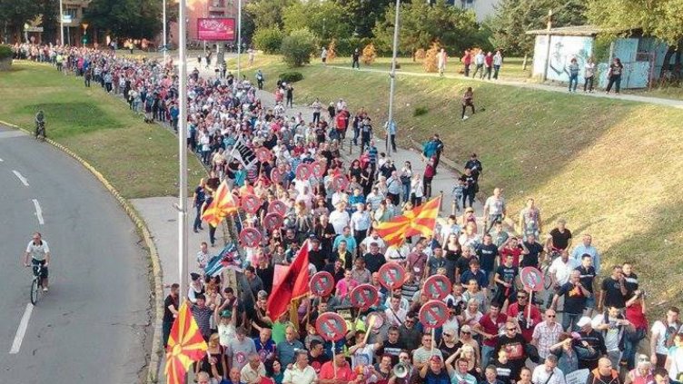 Хиляди протестираха с тенджери и тигани