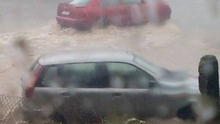 Проливен дъжд наводни Плевен