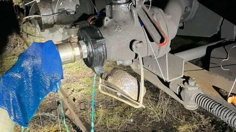 Арестуваха 20 души за кражба на гориво в ЖП гара Карнобат