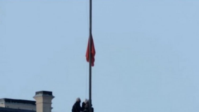 Протест по чешки: Червени боксерки&hellip; за знаме на президента