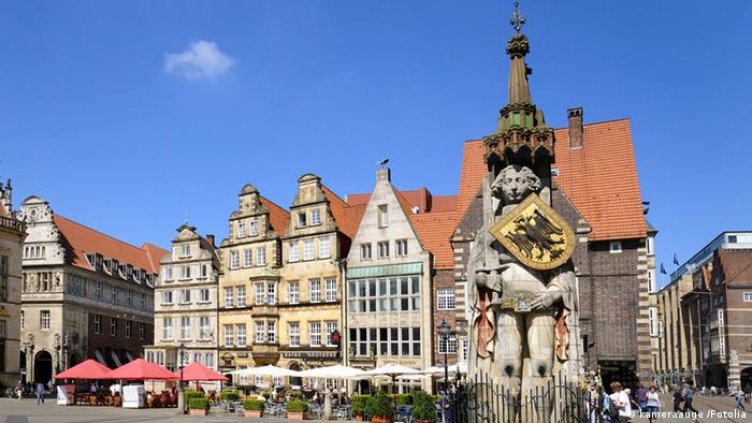 Германска обява скандализира: Не наемайте "роми, българи и румънци"