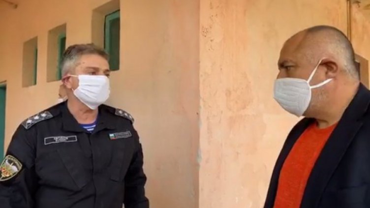 Щабът обсъжда рано сутрин магазините да работят само за възрастни хора