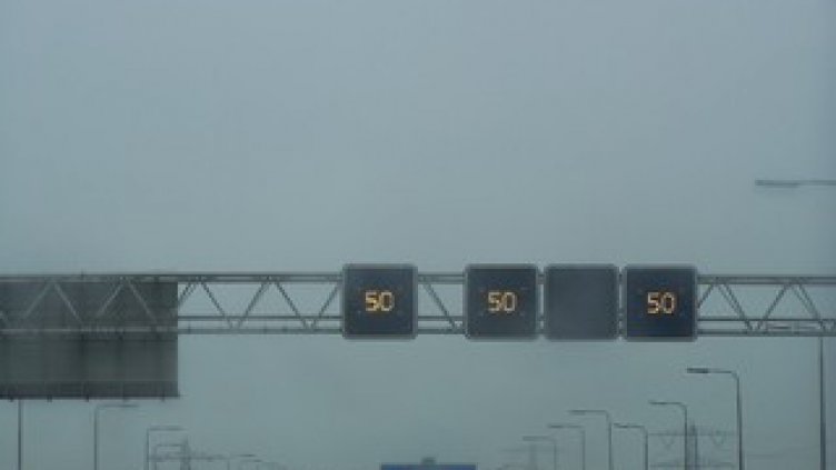 Монтират първите електронни пътни знаци в страната