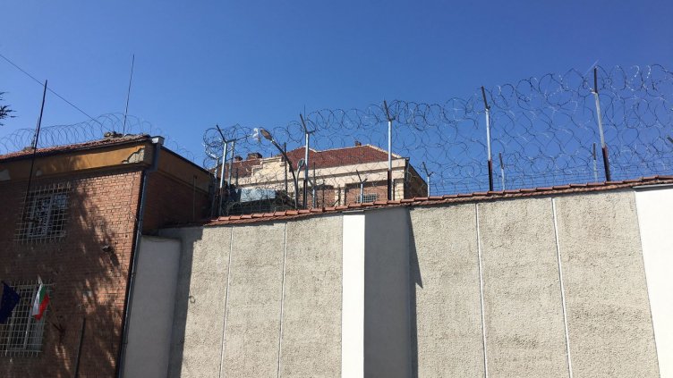 Осем души са обгазени при пожар във варненския затвор