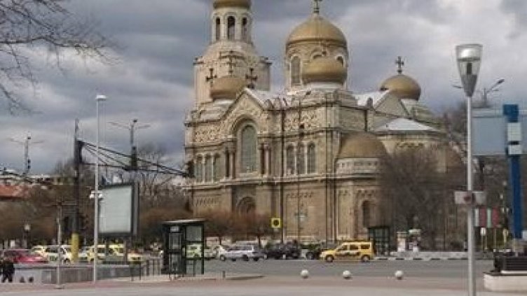 Затварят в рамките на час района около Катедралата за Деня на Варна