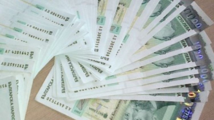 Наполовина е намаляла сумата на забавените заплати за тримесечието