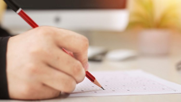 МОН иска явяването на матура по желание да се заплаща