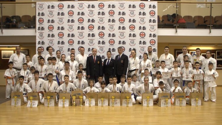 170 души участваха в първенство по карате киокушин (СНИМКИ)