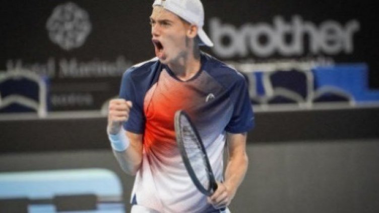 Варненски тенисист е на 1/4-финал в Румъния