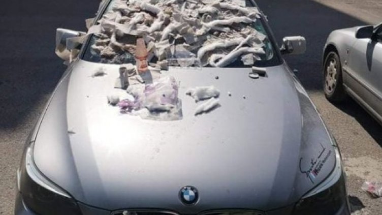 Не, това не тоалетна, а отмъщение: Облепено с тоалетна хартия BMW