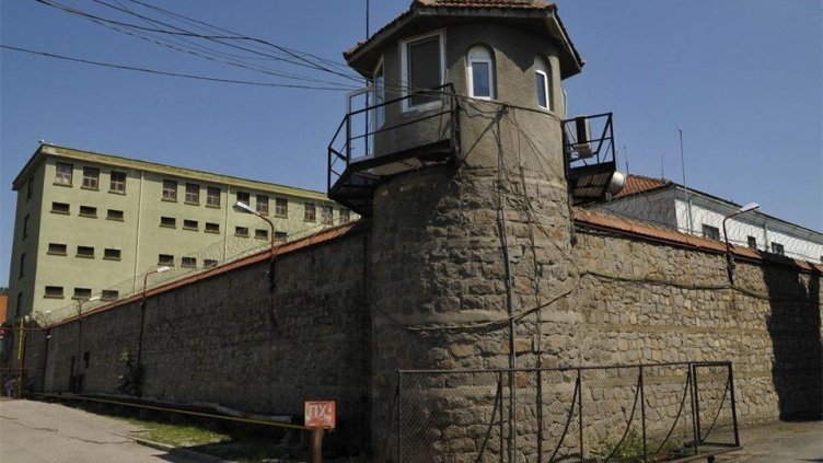 Работещите в затворите и арестите ще протестират утре 