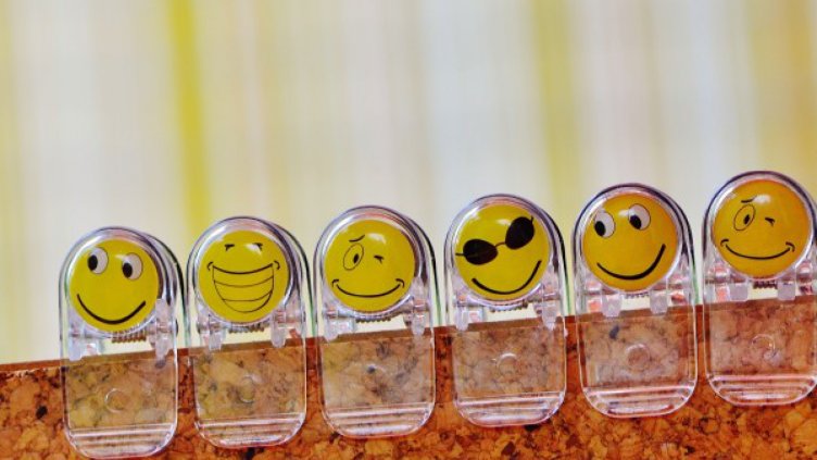 Забраняват опасни и провокативни емотикони онлайн