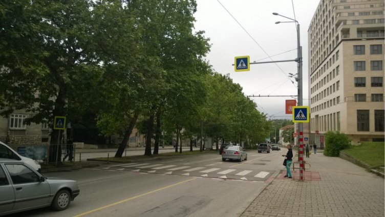 Изградиха 11 нови повдигнати пешеходни пътеки и неравности край училища и детски градини във Варна