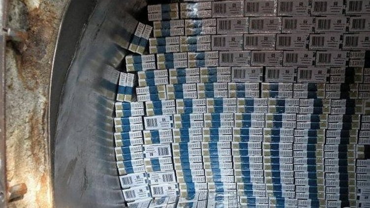 Задържаха шофьор, превозвал 220 480 къса контрабандни цигари