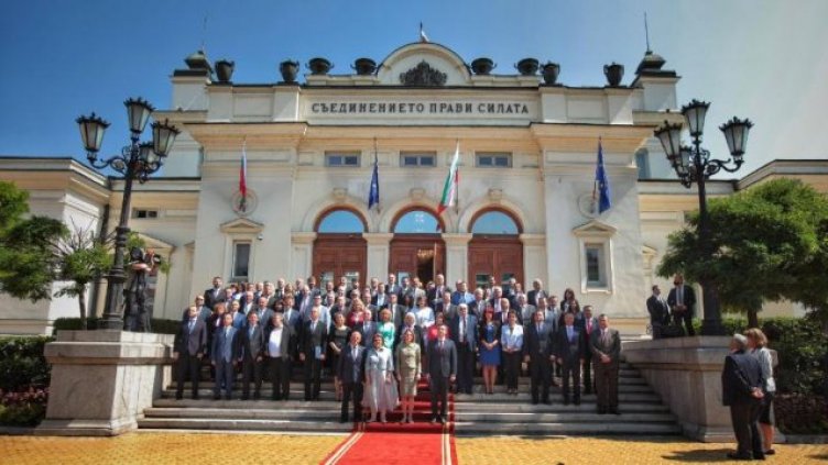 "Партийна субсидия": Кой колко ще получи за вота си от държавния келепир?