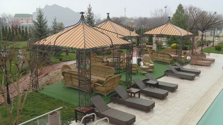 Румънци превземат хотелите край Варна за Великден