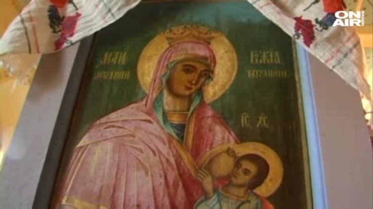 Крадци задигнаха 5 икони от параклис