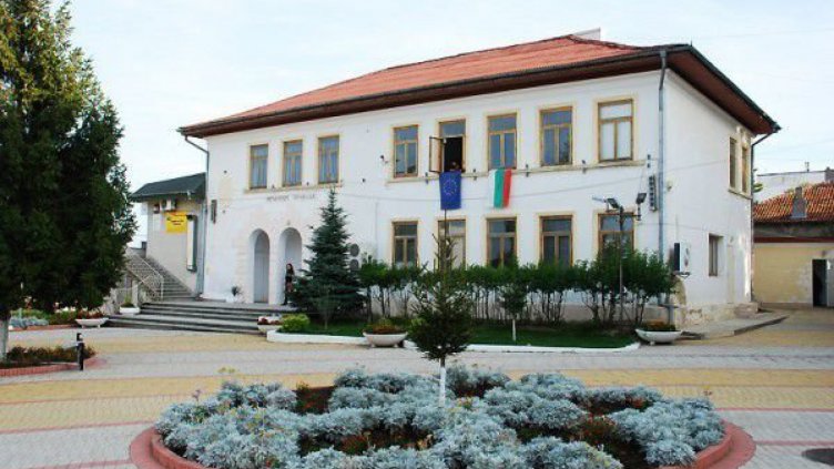 Отлагат националния събор на читалищата в Бяла