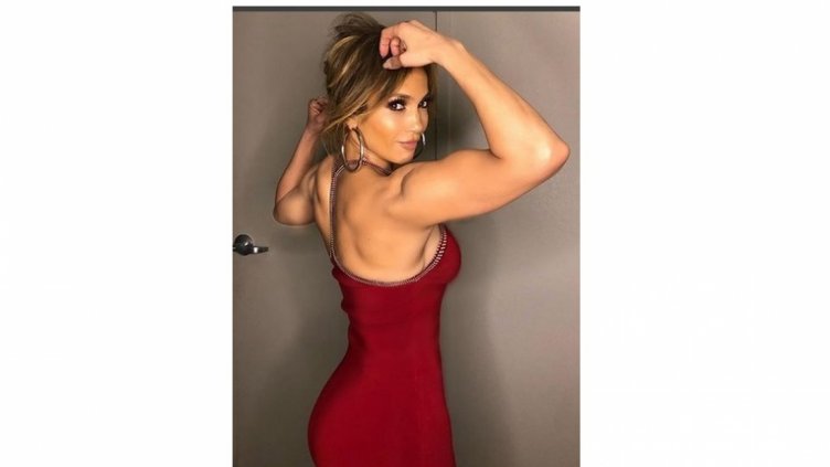 Супер жена: Джей Ло показа бицепс