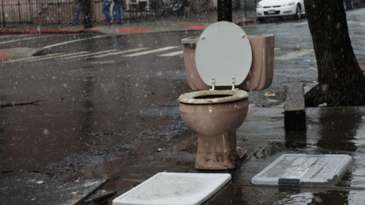 Над 16% от българите са с външни тоалетни