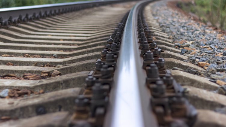 Инцидент: Влак дерайлира в района на гара Баня