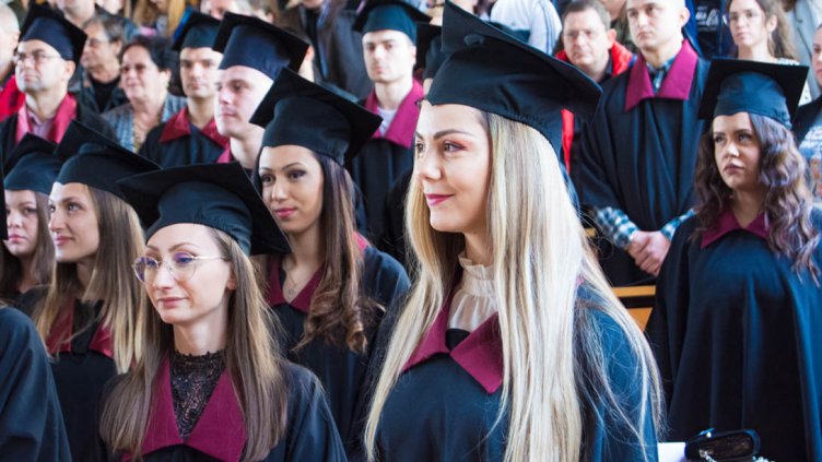 Абсолвентите от випуск 2022 на Корабостроителен факултет при ТУ - Варна, получиха дипломите си