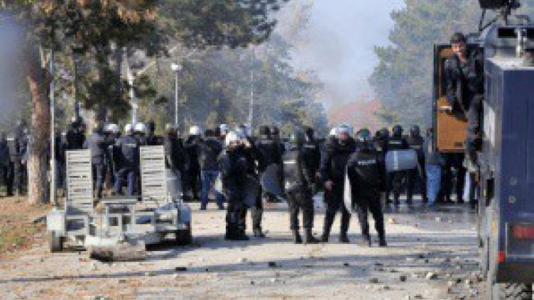 Ръководството на МВР застана зад полицаите, които потушаваха бунта в Харманли