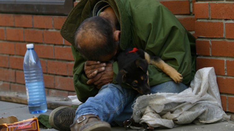 Какви политики могат да помогнат в борбата с бедността?