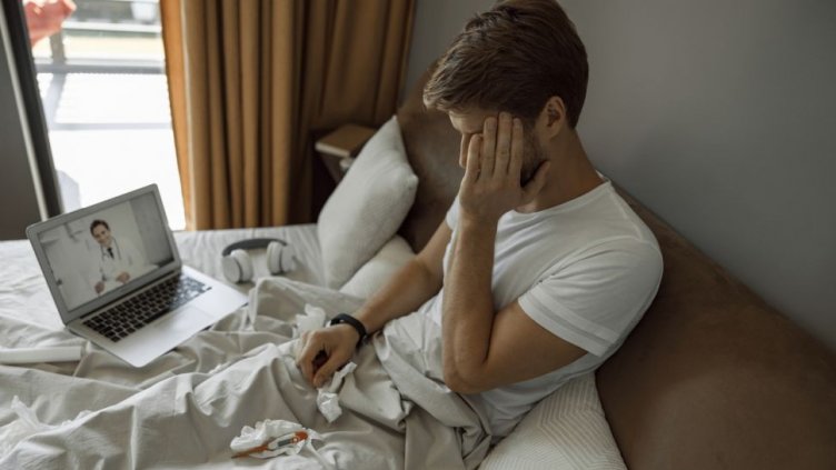 Защо се заразяваме с COVID-19 дори и с ваксина? МЗ обясни