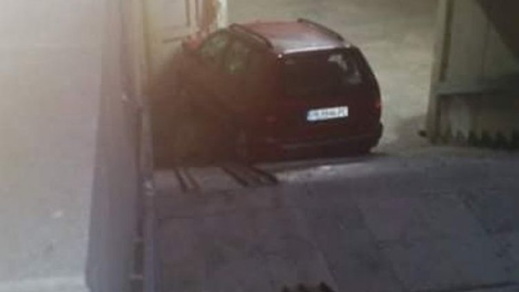 Лек автомобил се „приземи” в подлез в Пловдив