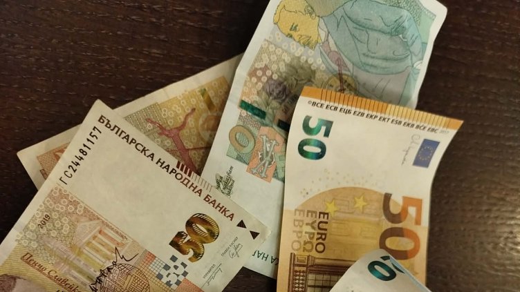 Два сигнала за фалшиво евро през миналата седмица във Варна