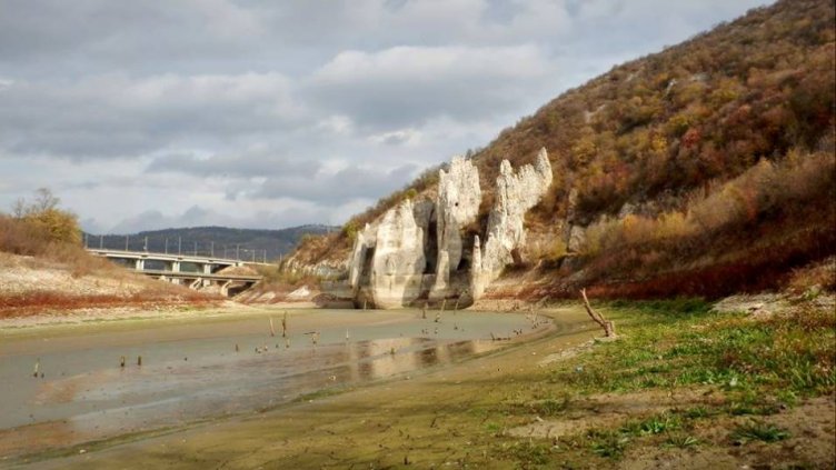 Най-големият варненски язовир пресъхна