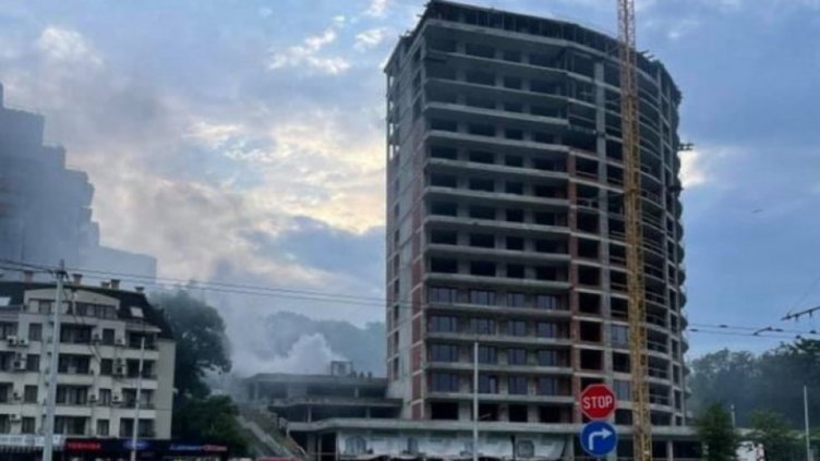 Лумна нов пожар в същата варненска сграда в строеж
