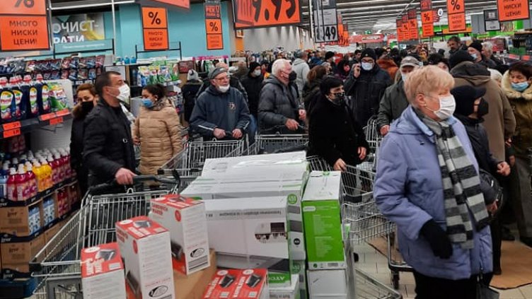 Ясно е! Защо е починал мъжът на опашката за олио