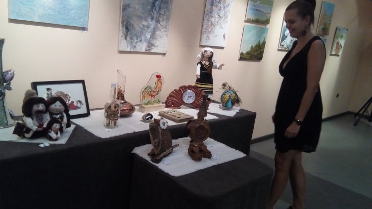 Семейство кукли спечели конкурса за сувенир на Международния панаир на занаятите и изкуствата