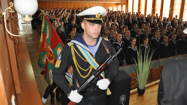 750 първокурсници прекрачиха прага на ВВМУ &quot;Никола Й. Вапцаров&quot; (СНИМКИ)