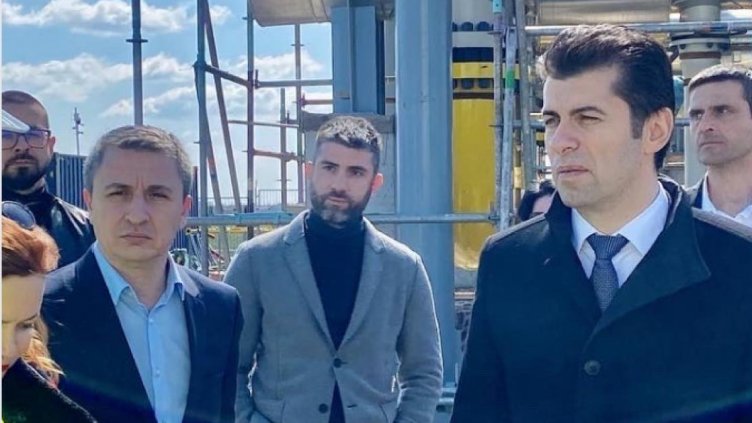 Петков успокоява: Не отиваме на война, няма да даваме ракети