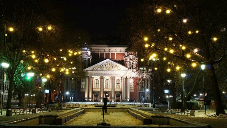 София светна в коледна премяна