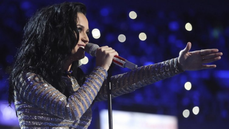 Кейти Пери разкри интимни факти за известните си любовници