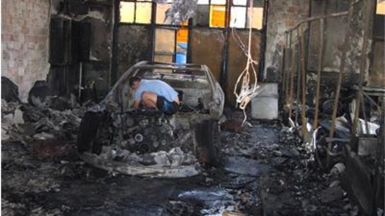Автосервиз горя тази нощ