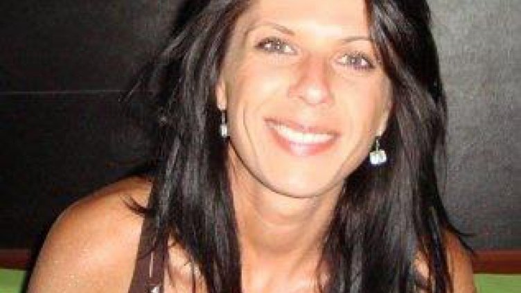 Търсят се 42 000 евро за операция на болна от рак млада жена