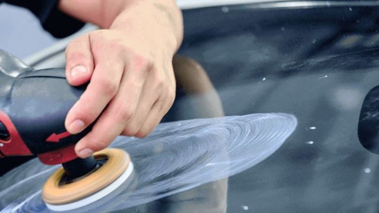 Полиране на предното стъкло: Евтино решение или това е поредната измама?