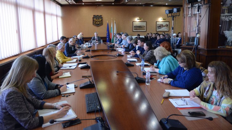 Готвят сериозни съкращения в щата на община Варна