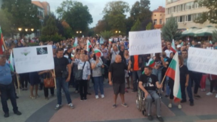 Нов протест на работниците от Карнобат